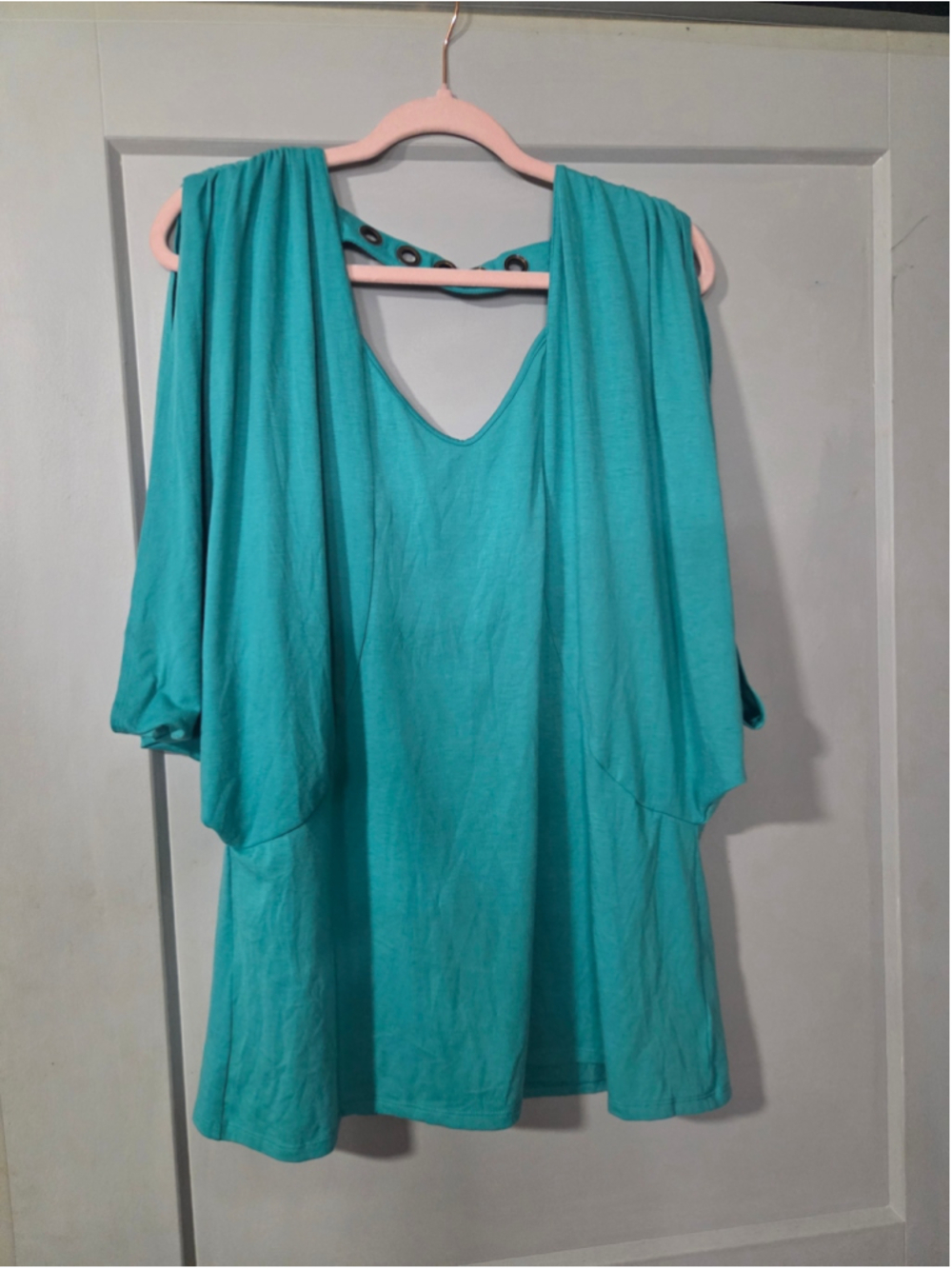 Women's M by Shakira Teal Cold Shoulder Grommet Detail Tee Size L